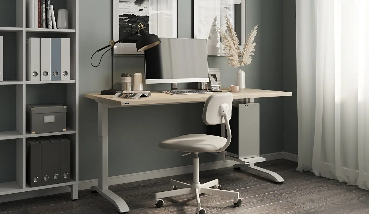 Домашнее рабочее место в темных цветах